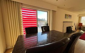 Cozy Artistic Room Available In Delta Surrey Best Price